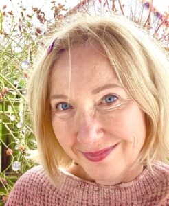 Reikilehrerin Silke Kitzmann begleitet Menschen bei energetischen Einweihungen und Ferneinweihungen.
